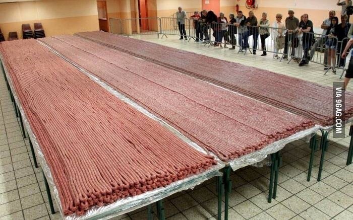 Самая длинная колбаса - 530 метров