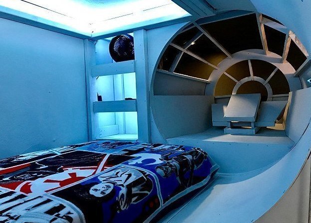 Папа сделал для сына необыкновенную кровать в стиле "Звездных войн"