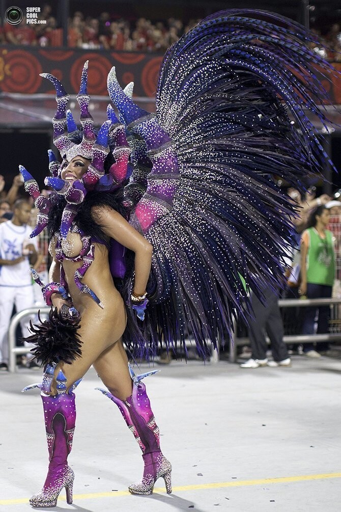 Движение феминисток добралось и до бразильского карнавала