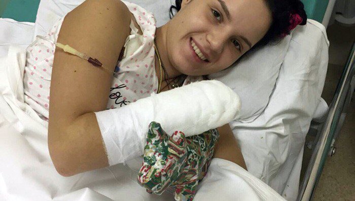 Рита Грачева, которой муж отрубил руки, вернется из Германии с двумя протезами