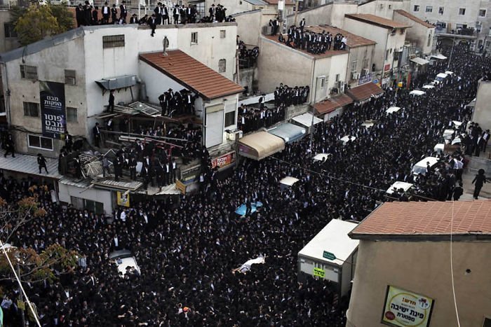17. Похороны ортодоксального еврея, Израиль, 2011 год