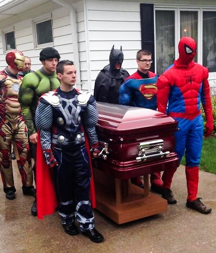 8. Супергерои на похоронах 5-летнего мальчика, умершего от рака