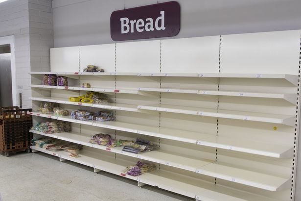Пустые хлебные полки в Sainsbury’s, Эдинбург