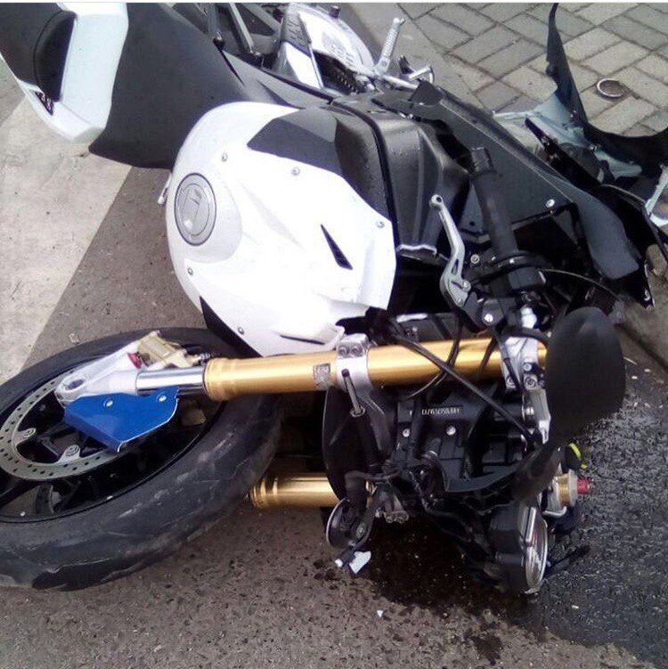 Авария дня. Мотоциклист погиб после столкновения с Мерседесом в Краснодаре
