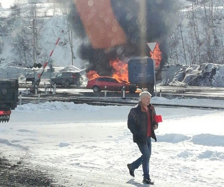 Столкновение грузовика и легковушки с возгоранием в Междуреченске