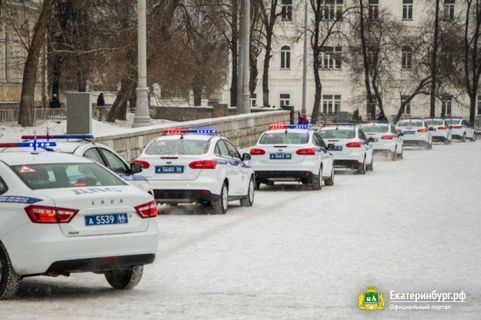 Фоторепортаж. Вручение ключей от новых автомобилей сотрудникам ГИБДД