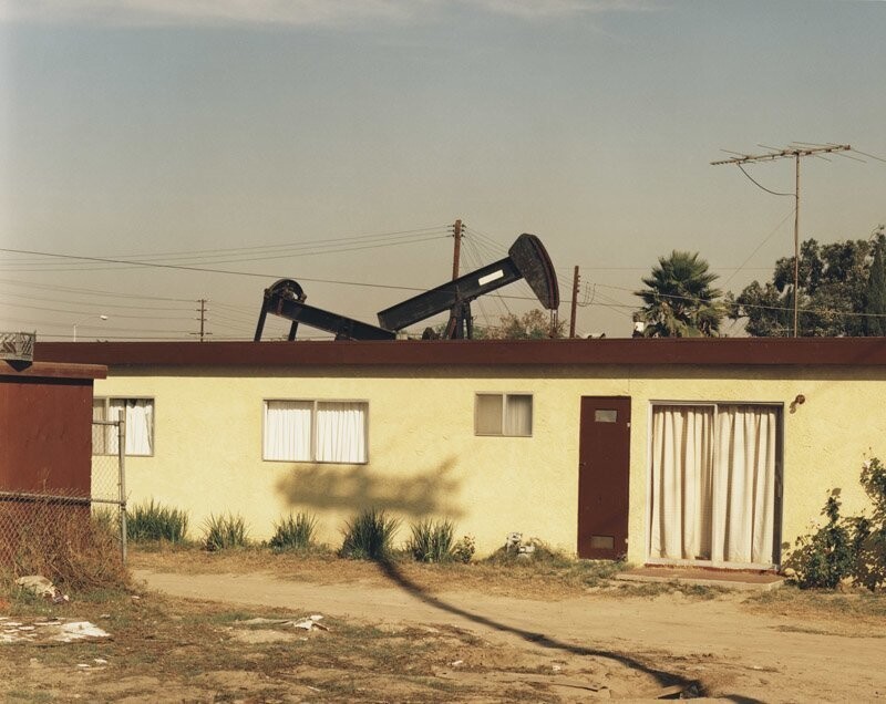 Добыча нефти рядом с жилыми домами, ноябрь 1979 года