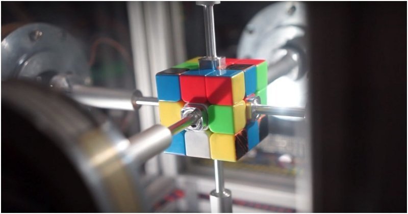 Робот установил новый мировой рекорд по сборке кубика Рубика