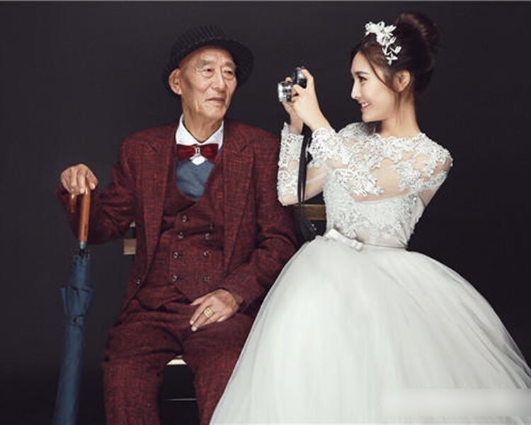 Она сделала «свадебные фото» с дедушкой, боясь, что тот не доживёт до её замужества
