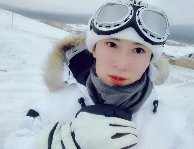 Китаянка приехала в Листвянку, поселок в Иркутской области, увидев сюжет о зимнем дайвинге на Байкале