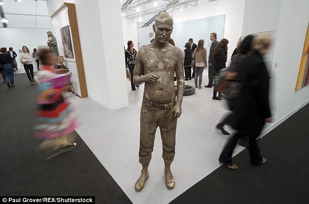 В Лондоне у входа в Музей науки появится гигантская скульптура Зомби Боя
