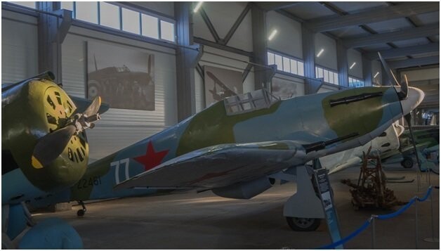  Британский истребитель Hawker "Hurricane" Mk.I Первый самолет, переданный СССР по ленд-лизу. Всего от союзников нашими войсками было получено более 3 000 единиц. С октября 1941 машина состояла на вооружении ВВС Северного флота.