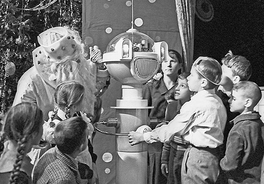 Новогоднее представление с дедом Морозом. Футуризм еще без приставки "ретро". 1964 год.