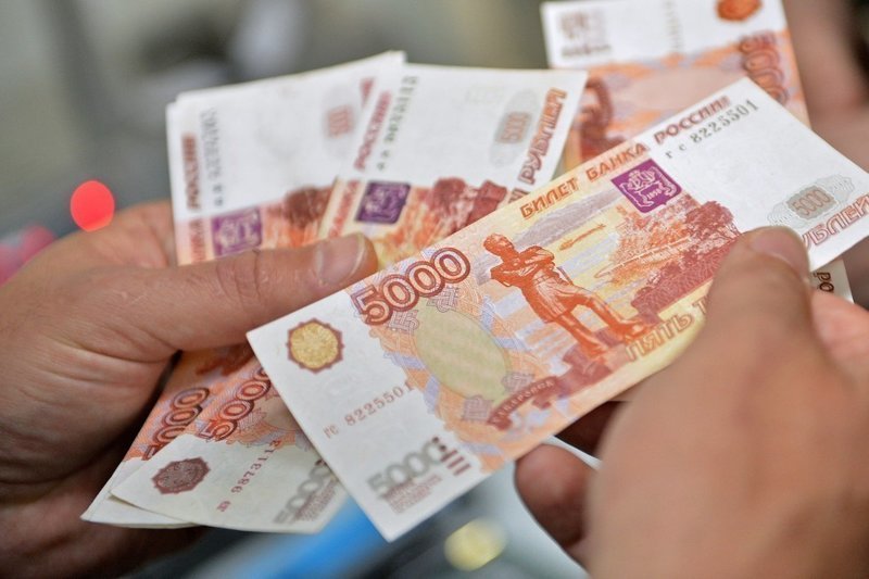На Ямале школьник отнёс в полицию 300 тысяч, по ошибке выданные банкоматом
