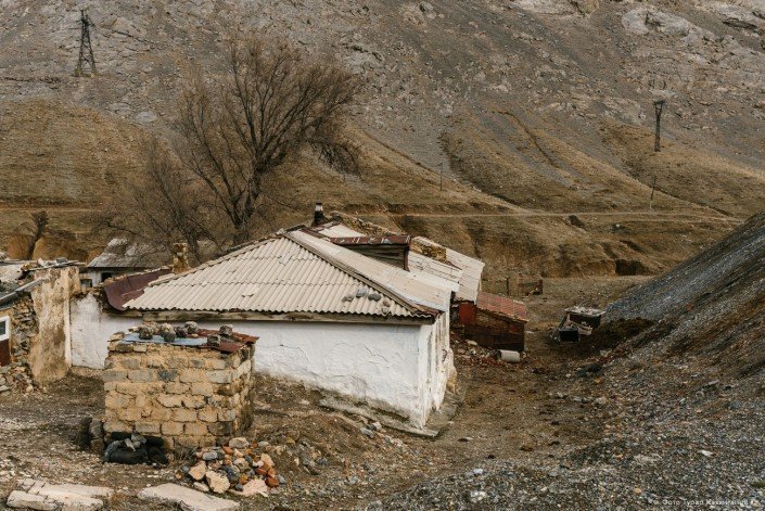 Как живут люди в забытом и затерянном в горах поселке Ачисай