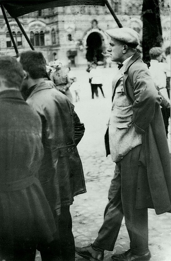 В.В. Маяковский на Красной площади, 1928