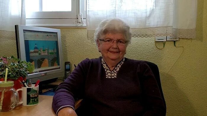 87-летняя бабушка создает картины в Microsoft Paint