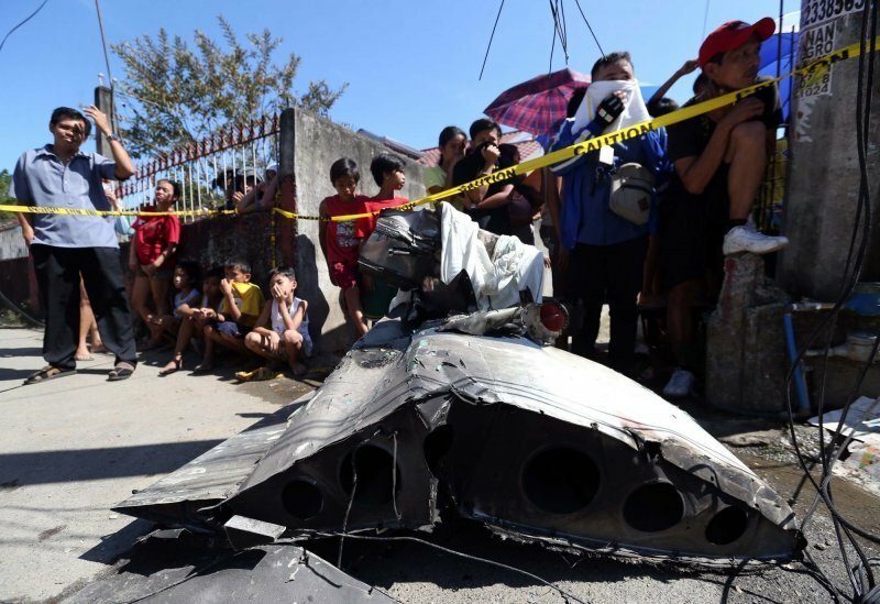 В результате крушения самолета на Филиппинах погибло 10 человек