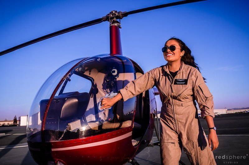 Мечты сбываются: 22-летняя девушка стала пилотом вертолета
