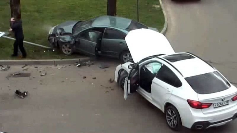 Авария дня. Женщина на BMW устроила аварию в Краснодаре