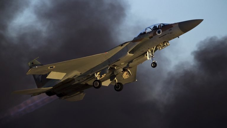 Зачем нам рассказали о бомбардировке сверхсекретного ядерного реактора?