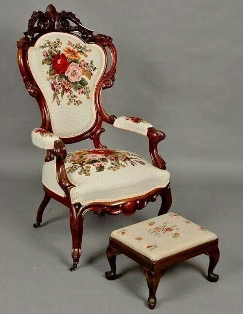 Викторианское кресло с подставкой для ног