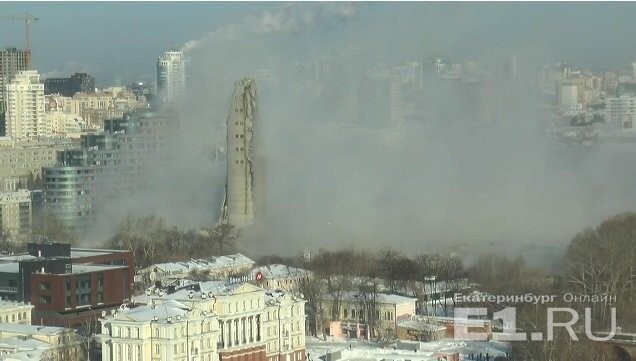В Екатеринбурге снесли символ города