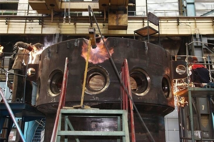Завершена операция сварки элементов корпуса реакторной установки РИТМ-200 для ледокола «Урал»