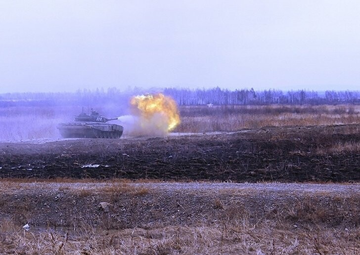В Дальневосточное ВОКУ поступили новые танки Т-72Б3М