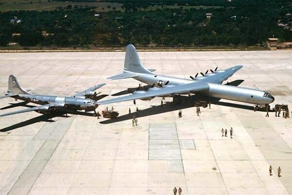 Летающие гиганты: Convair B-36 - грозный десятимоторный "миротворец"