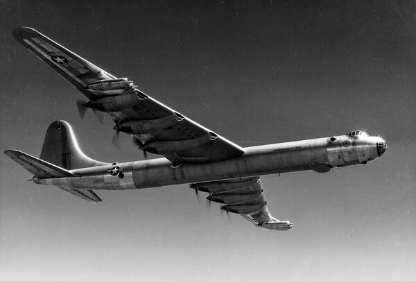 Летающие гиганты: Convair B-36 - грозный десятимоторный "миротворец"