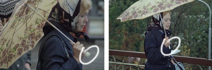 "Служебный роман" - в руках у актрисы каждый раз появляется новый зонтик, это можно заметить по меняющейся рукоятке.