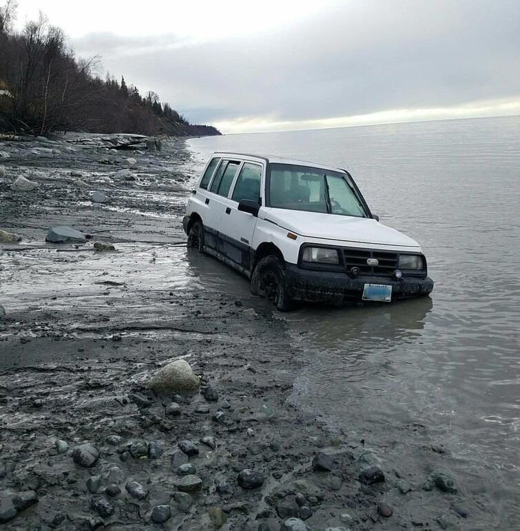 "Песок и прилив сговорились, чтобы украсть мою машину"