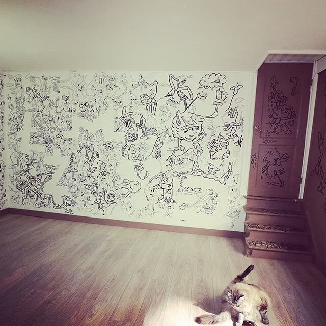 Девушка превратила весь дом в удивительный рисунок