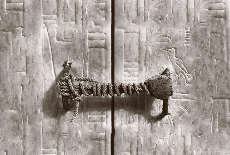 16. Печать на гробнице Тутанхамона возрастом 3245 лет - до того, как ее сломали в 1922 году