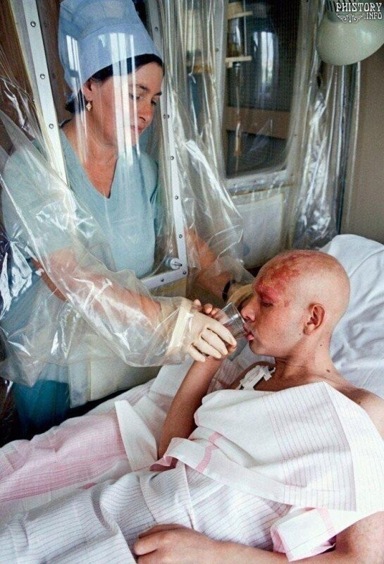 Лечение больных, пострадавших во время аварии на Чернобыльской АЭС 26 апреля 1986 года. 6-я Клиническая больница, Москва, май 1986 года.