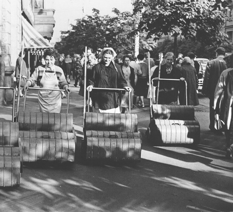 Уличные подметальные машины, 1958 год, Москва