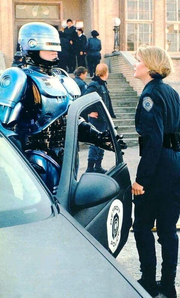RoboCop и Энн Льюис (Peter Weller & Nancy Allen) в RoboCop 2