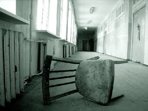 «И тебя вылечим». Пациентку интерната жестоко избили и оставили умирать в одиночестве