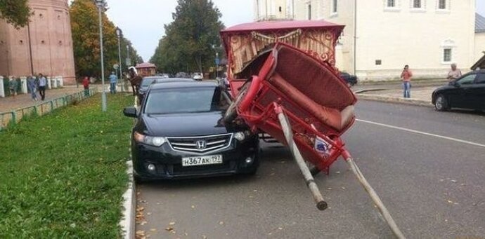 Если в вас врезается телега, то это ДТП, а если телега без лошадей?