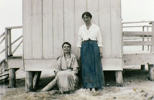 5. Ольга Романова (справа) с неизвестной женщиной