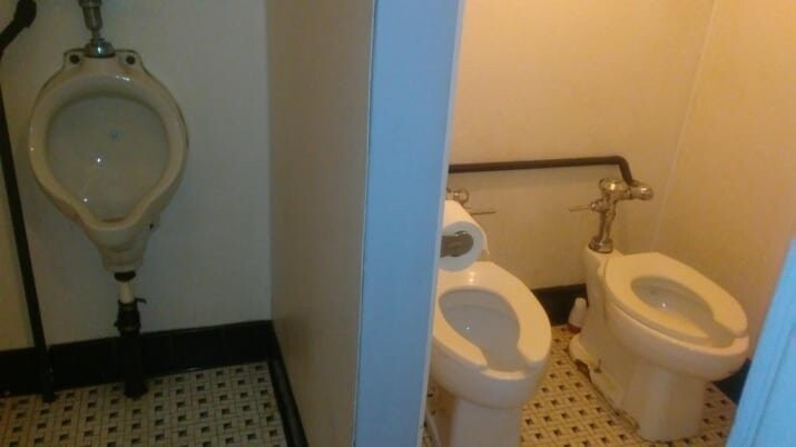 9. Несколько странное расположение туалетных аксессуаров