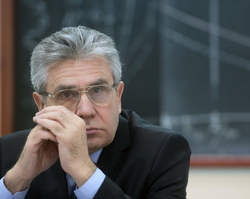Президент Академии наук призвал отменить ЕГЭ