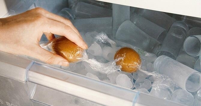   Готовьте яйца в холодильнике
