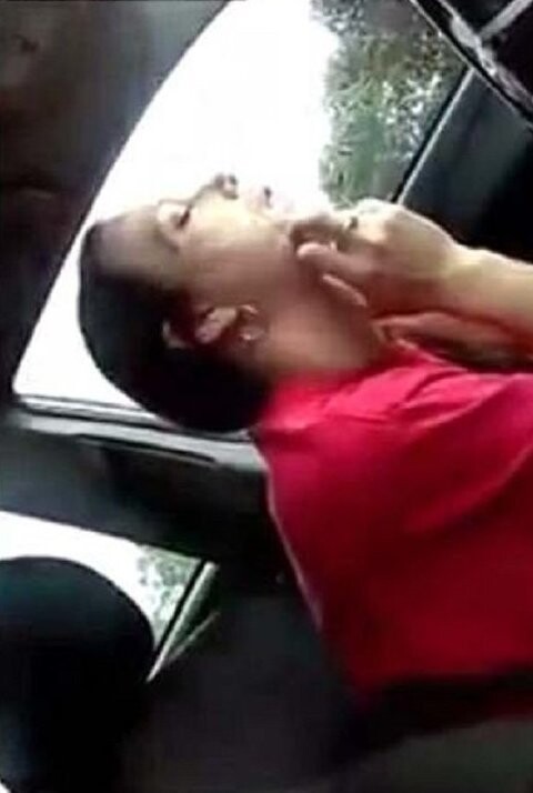 Шокирующее видео: мать "под кайфом" пытается довезти дочек до дома