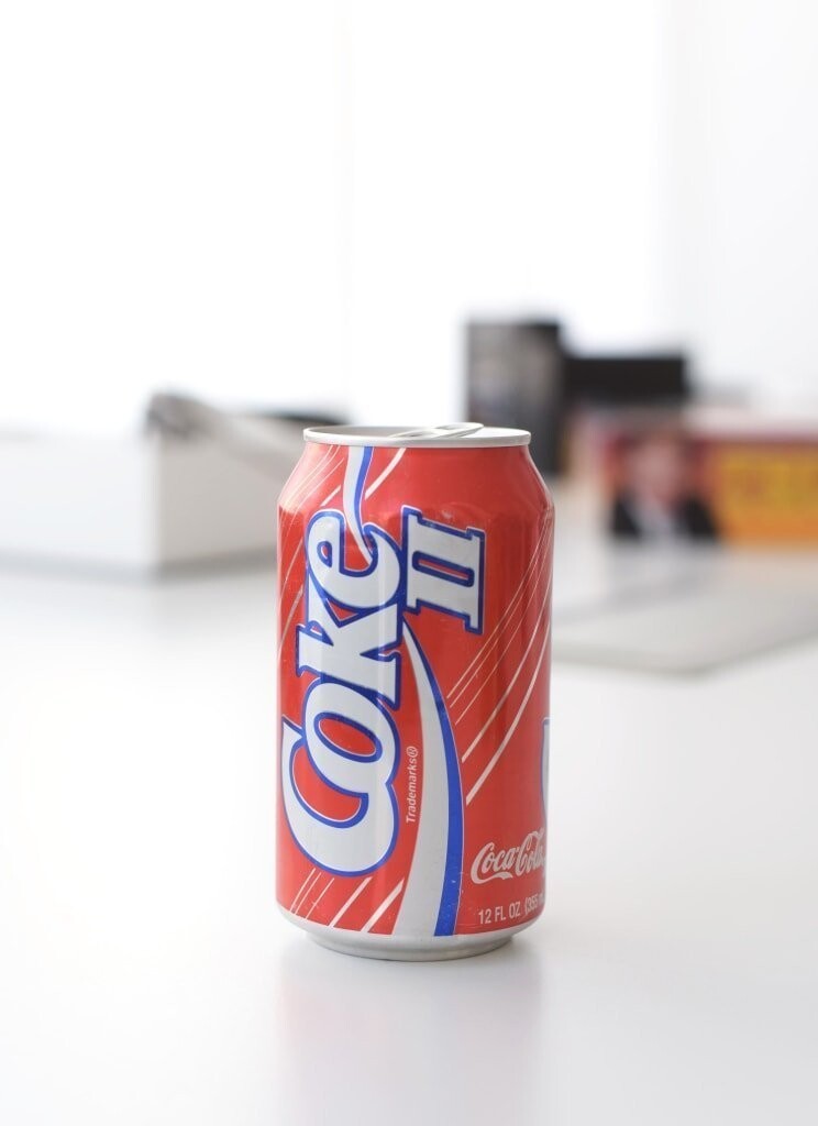 12. Coke2 — новый и улучшенный, по мнению производителей, вариант классической колы, который в 1985 году поднял чуть ли не бунт потребителей, требующих вернуть «старый и ухудшенный» вкус. Вернули его быстро