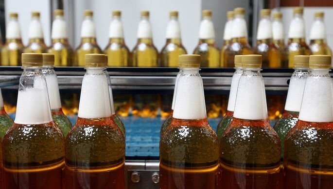 Депутаты предлагают запретить продажу алкоголя в пластиковых бутылках объемом более 0,5 литра