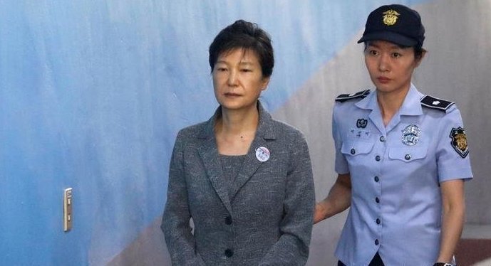 Бывшего президента Южной Кореи посадили на 24 года за коррупцию