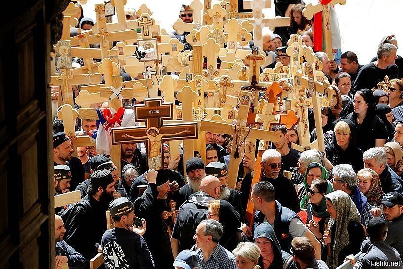 религиозная процессия в честь Великой пятницы в Иерусалиме