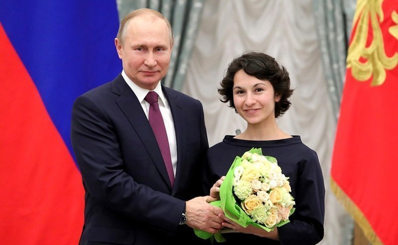 Дорогу молодым: Владимир Путин наградил выдающихся деятелей культуры